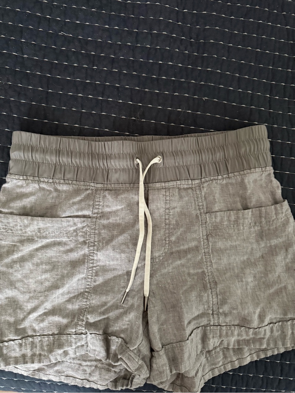 Athleta Women's Light Gray Elastic-Waist Drawstring Athletic Shorts